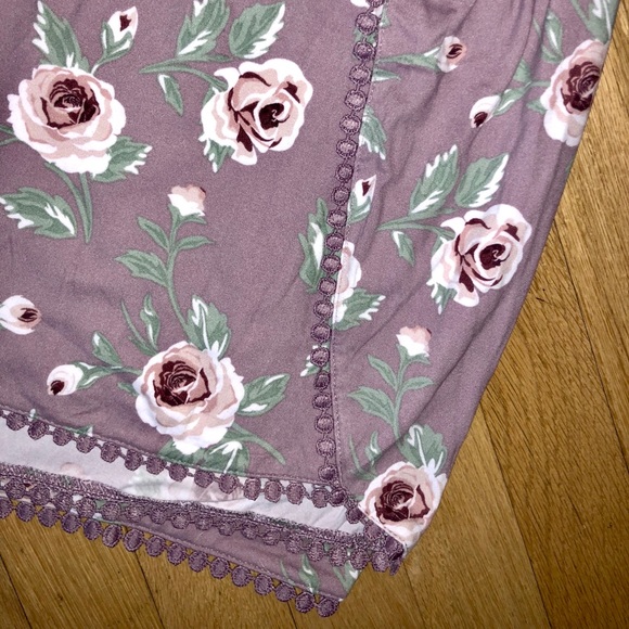 NEW•L• Lilac Rosette Pom Fringed Shorts - Picture 6 of 15